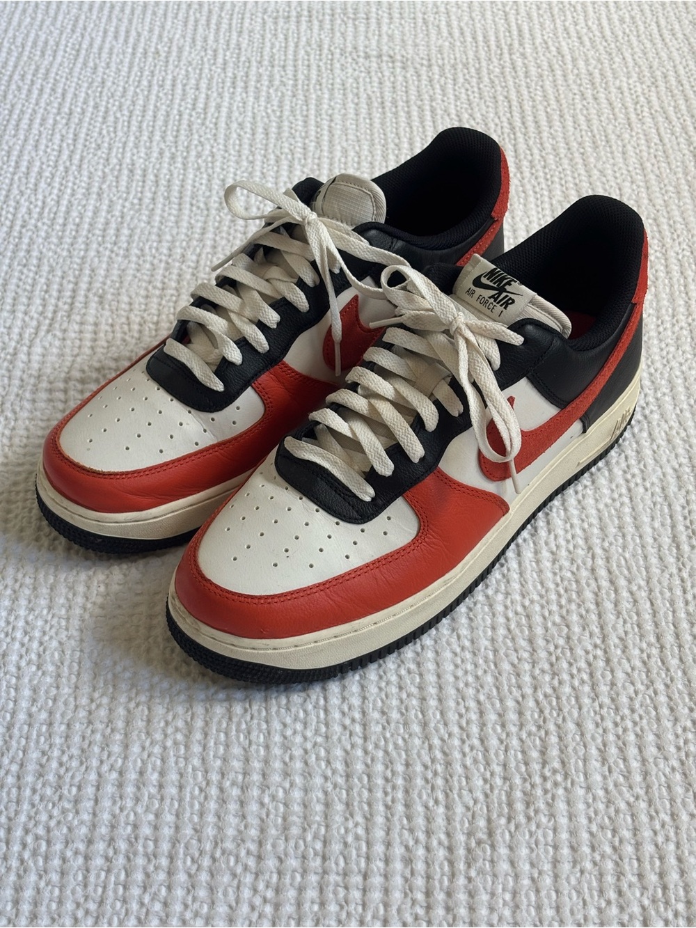 Nike Low-Top Sneakers in White, Orange & Black